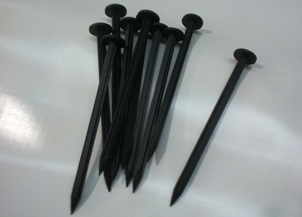 Plastic Weedmat Pins 17cm boxed in 500 Motor Body Hardware